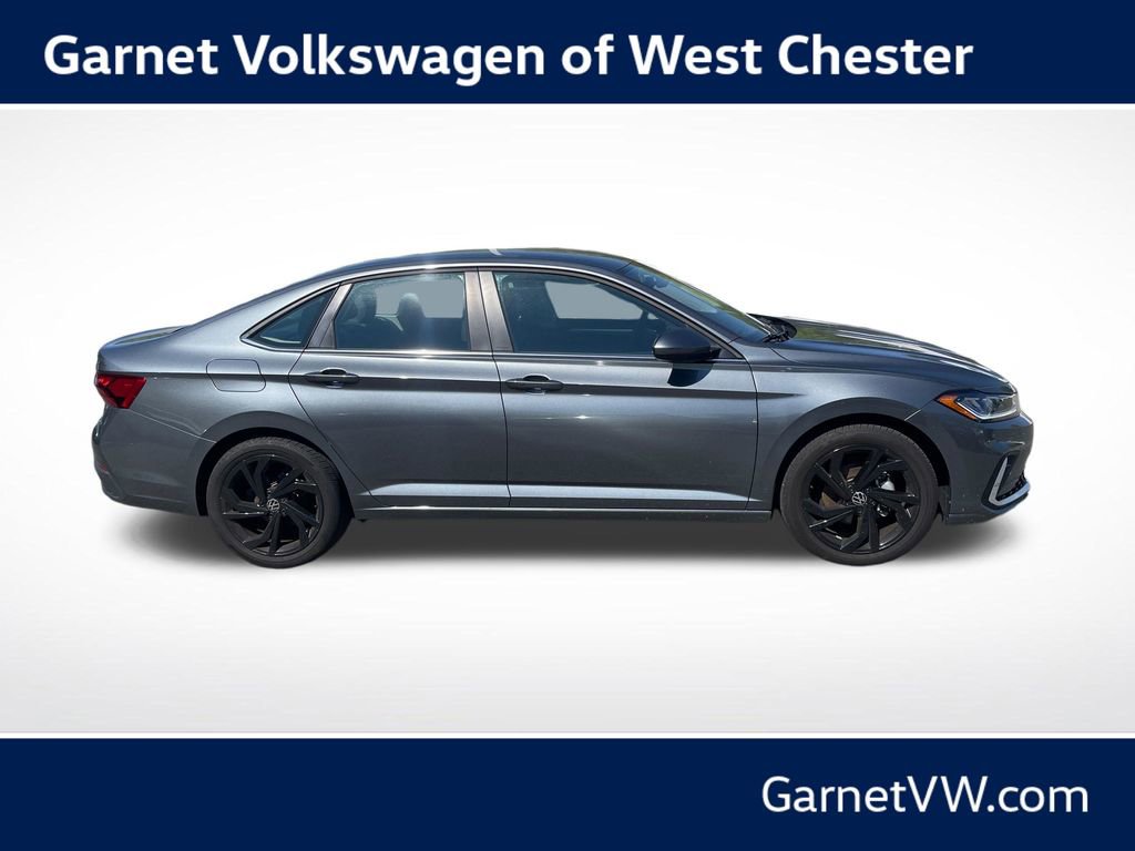Certified 2025 Volkswagen Jetta SE w/ Black Wheel Package FWD image 6