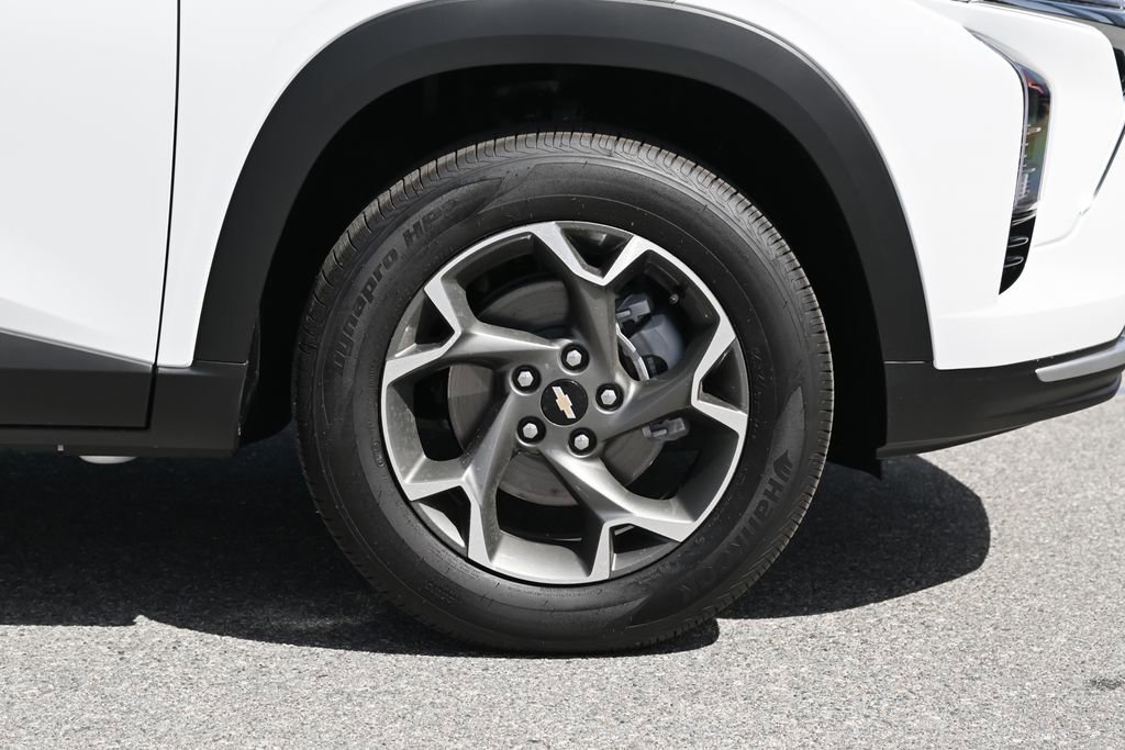 New 2026 Chevrolet Trax LT w/ LPO, Blackout Package FWD image 11