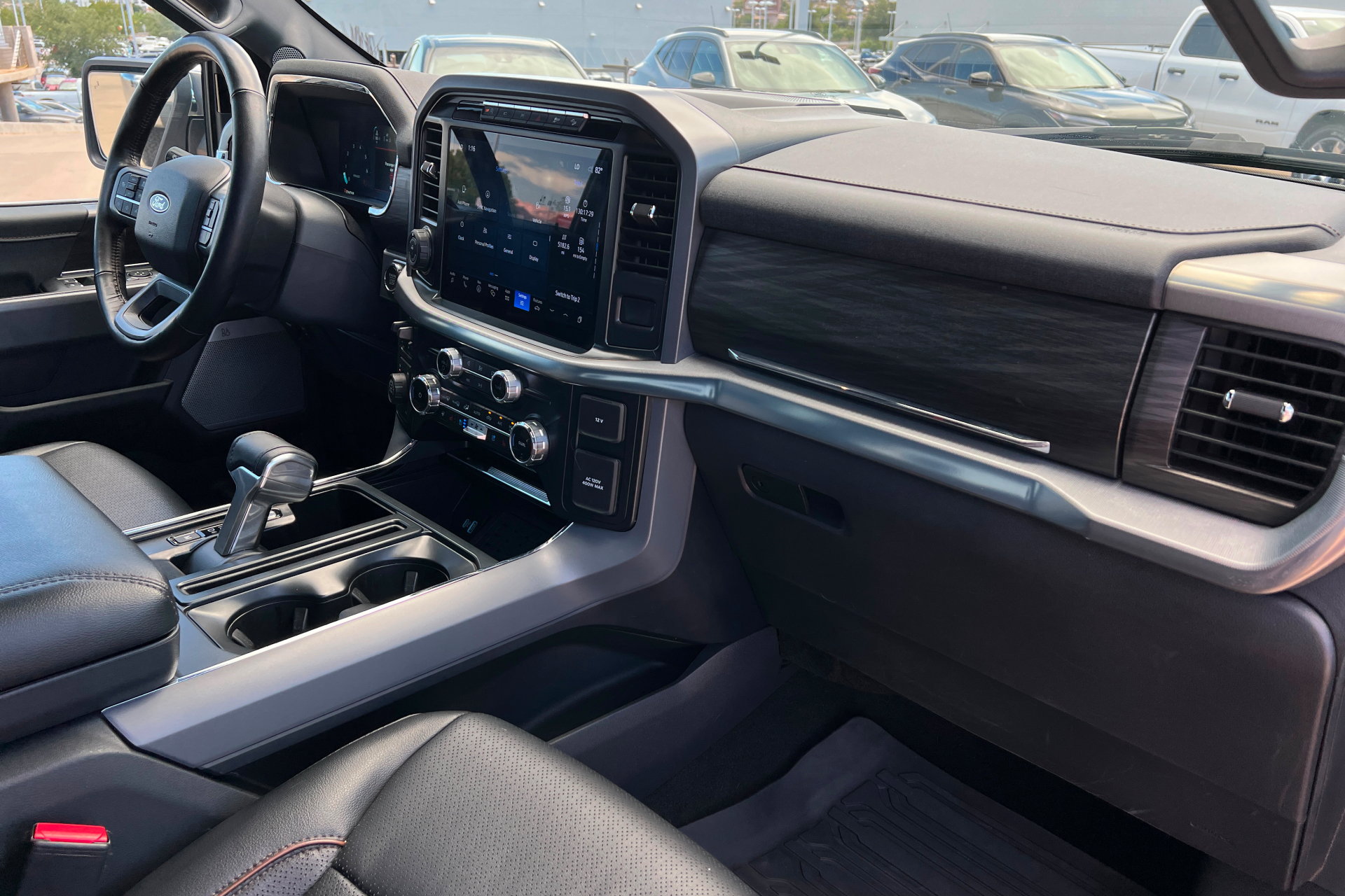 Used 2024 Ford F150 Lariat w/ Bed Utility Package AWD/4WD image 23