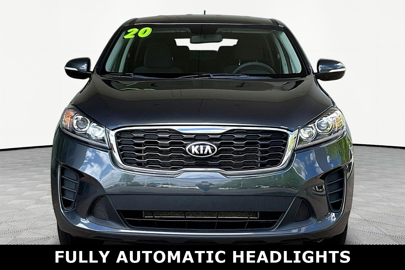 Used 2020 Kia Sorento LX FWD image 2