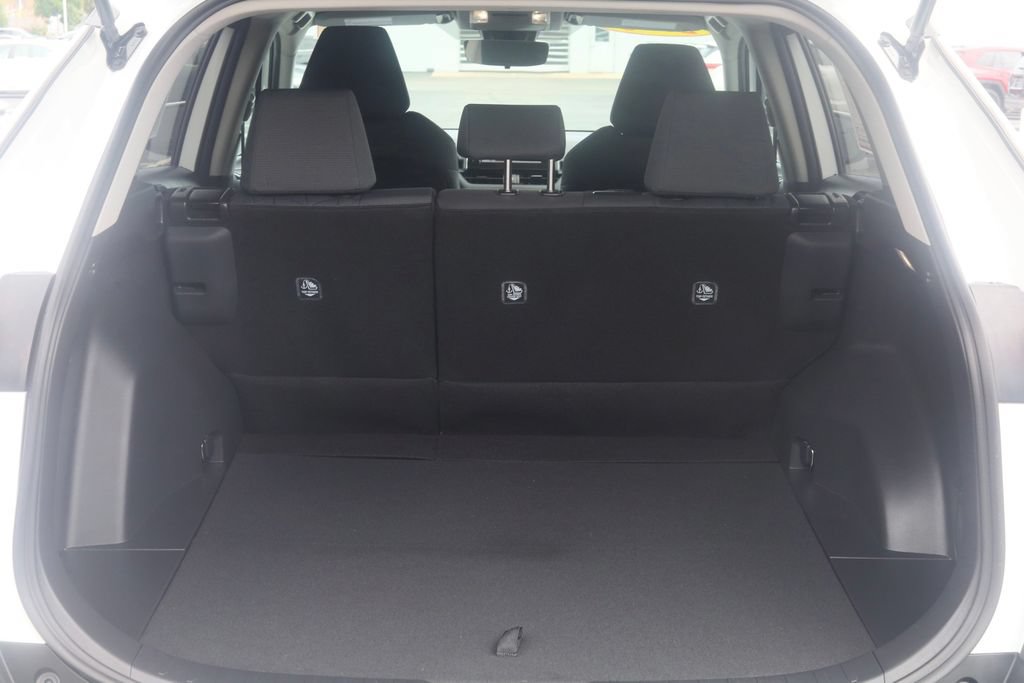 Used 2025 Toyota RAV4 XLE AWD/4WD image 10
