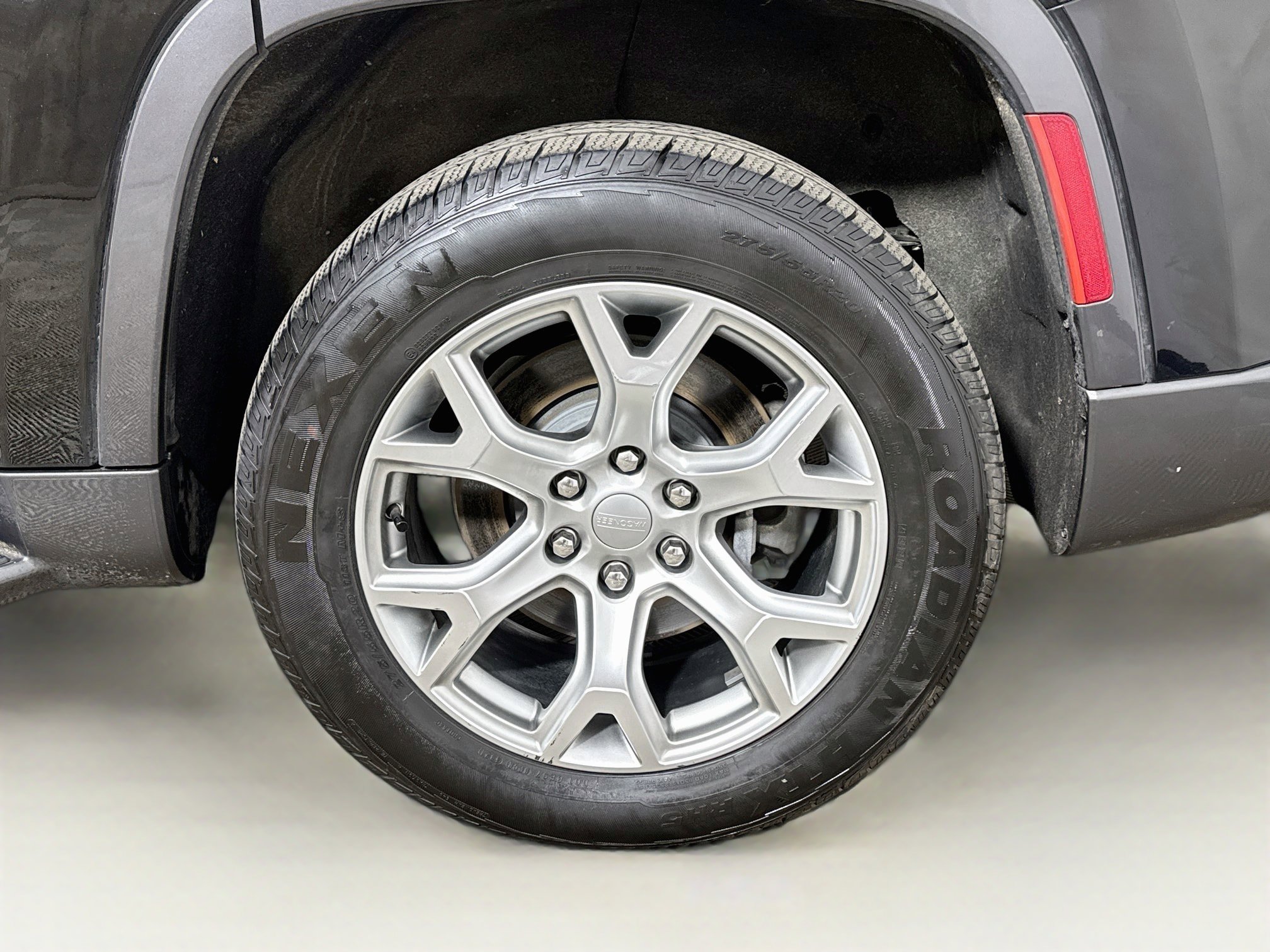 Used 2022 Jeep Wagoneer Series II AWD/4WD image 29