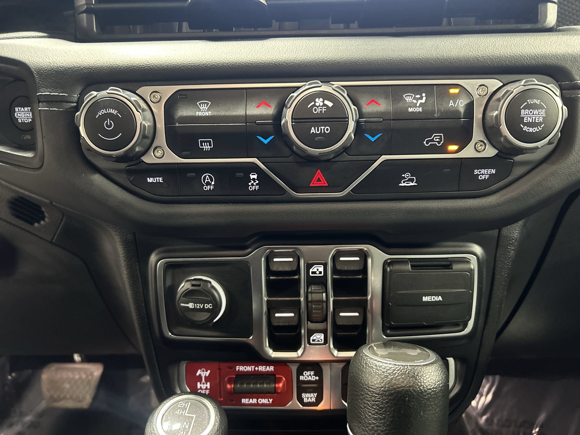 Used 2024 Jeep Wrangler Unlimited Rubicon AWD/4WD image 12