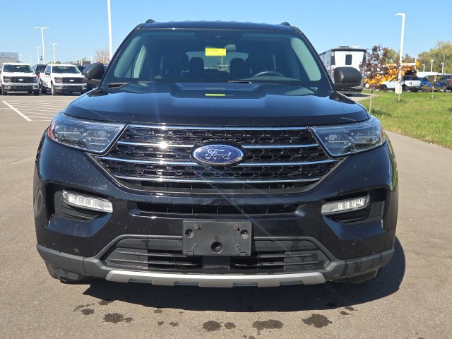 Used 2021 Ford Explorer XLT w/ Equipment Group 202A AWD/4WD image 3