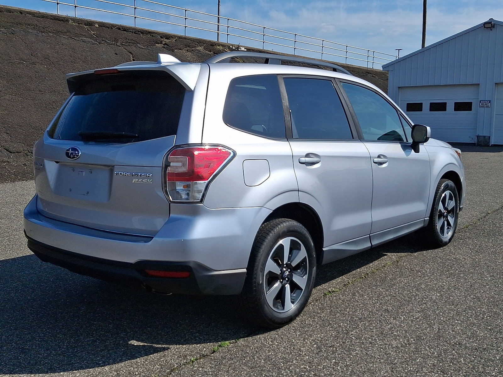 Used 2017 Subaru Forester 2.5i Premium w/ All-Weather Package AWD/4WD image 6