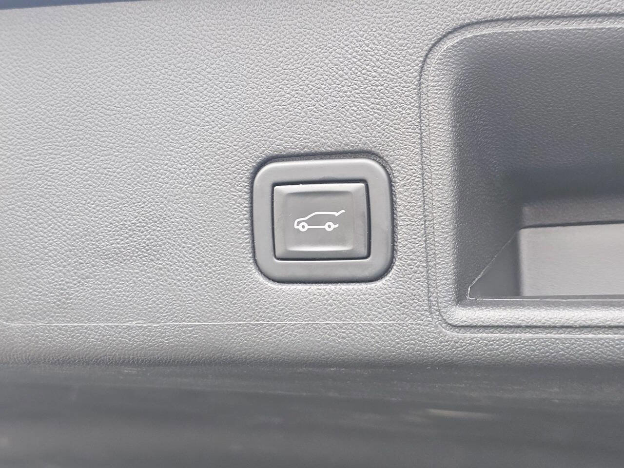 Used 2023 GMC Terrain SLT image 31