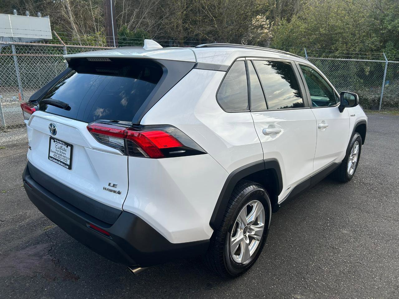 Used 2021 Toyota RAV4 LE AWD/4WD image 5