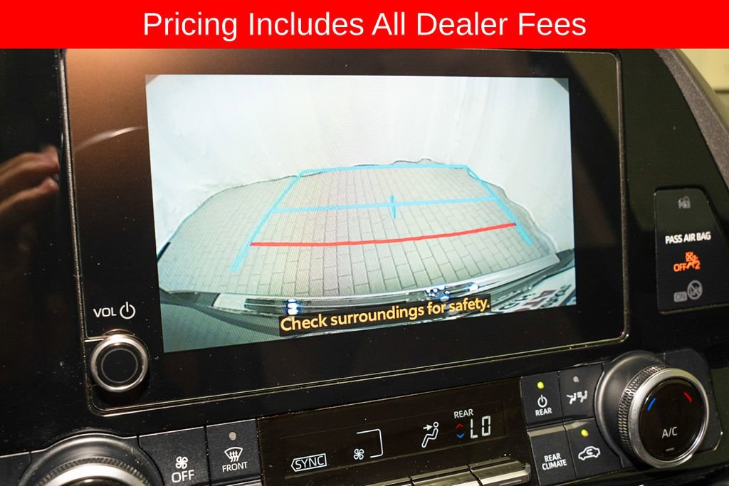 Used 2024 Toyota Highlander LE FWD image 16