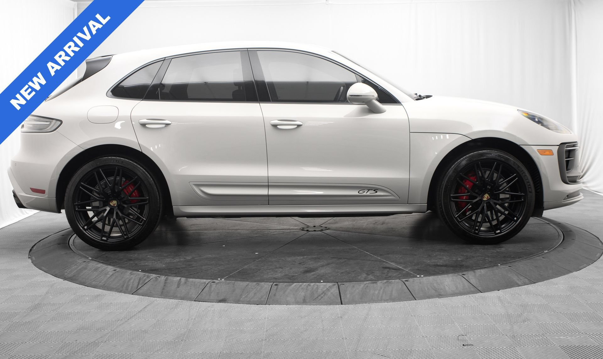 Used 2023 Porsche Macan GTS w/ Premium Package Plus AWD/4WD image 2