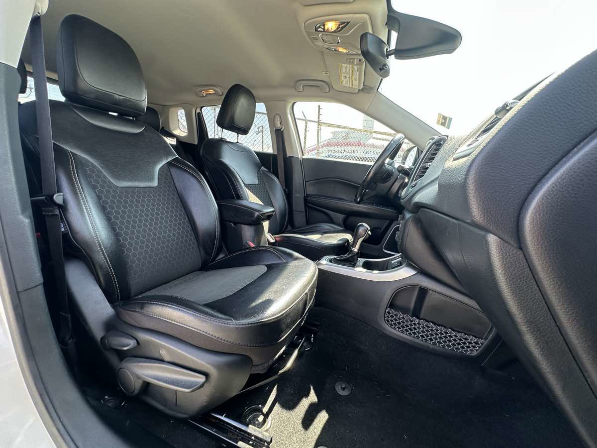 Used 2019 Jeep Compass Latitude image 26