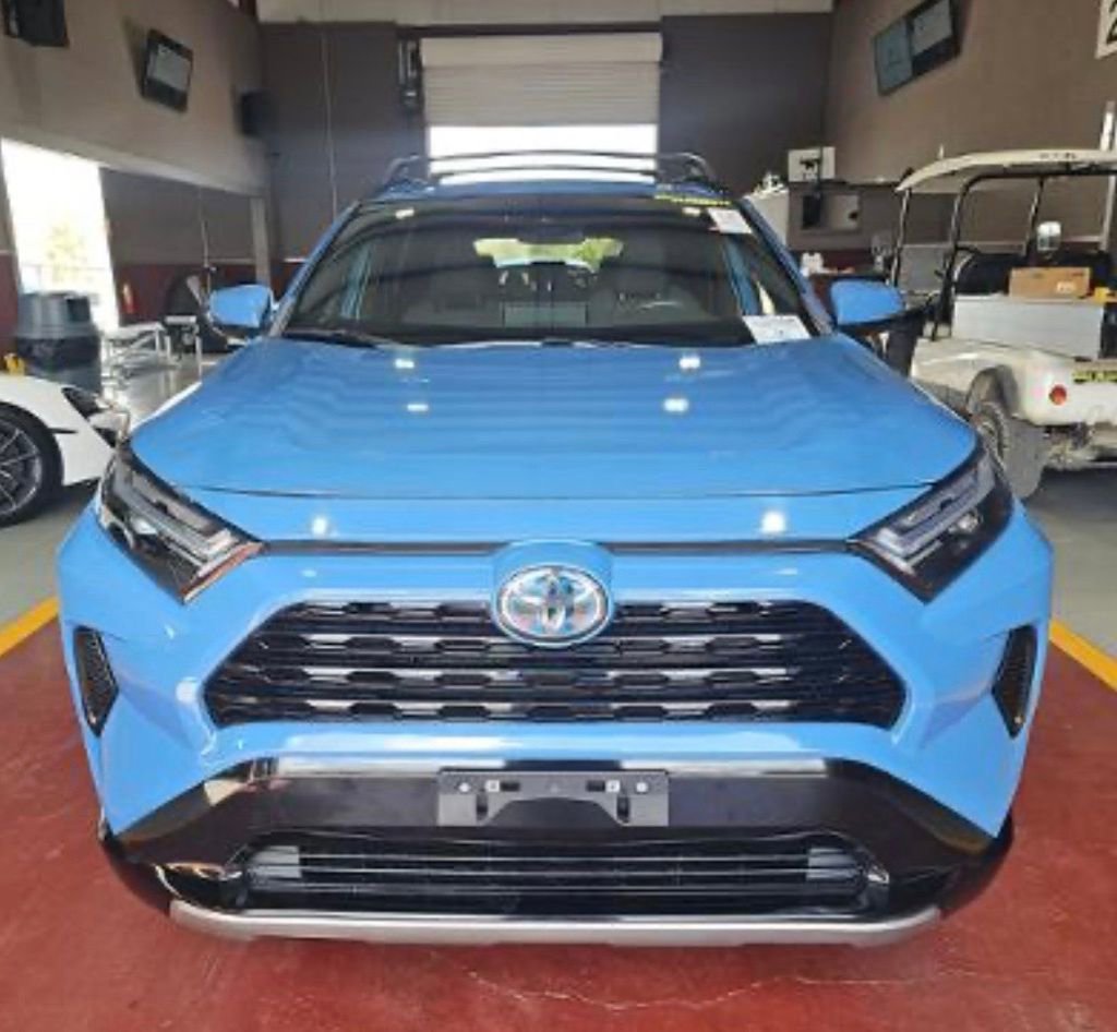 Used 2022 Toyota RAV4 SE w/ Convenience Package image 3