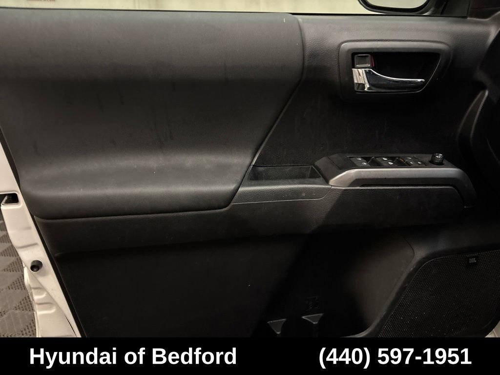 Used 2020 Toyota Tacoma TRD Sport w/ TRD Premium Sport Package AWD/4WD image 11