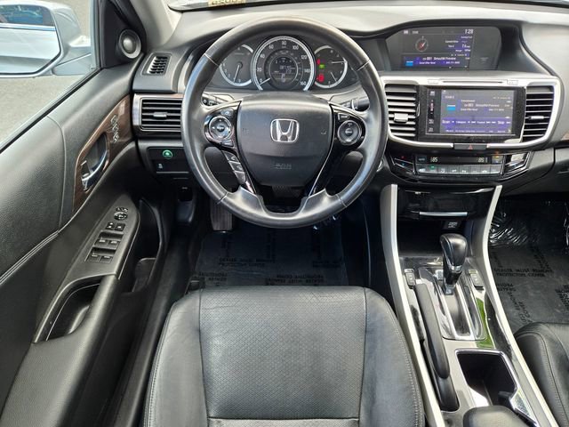 Used 2017 Honda Accord EX-L image 11