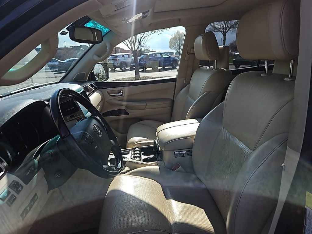 Used 2015 Lexus LX 570 4WD image 3