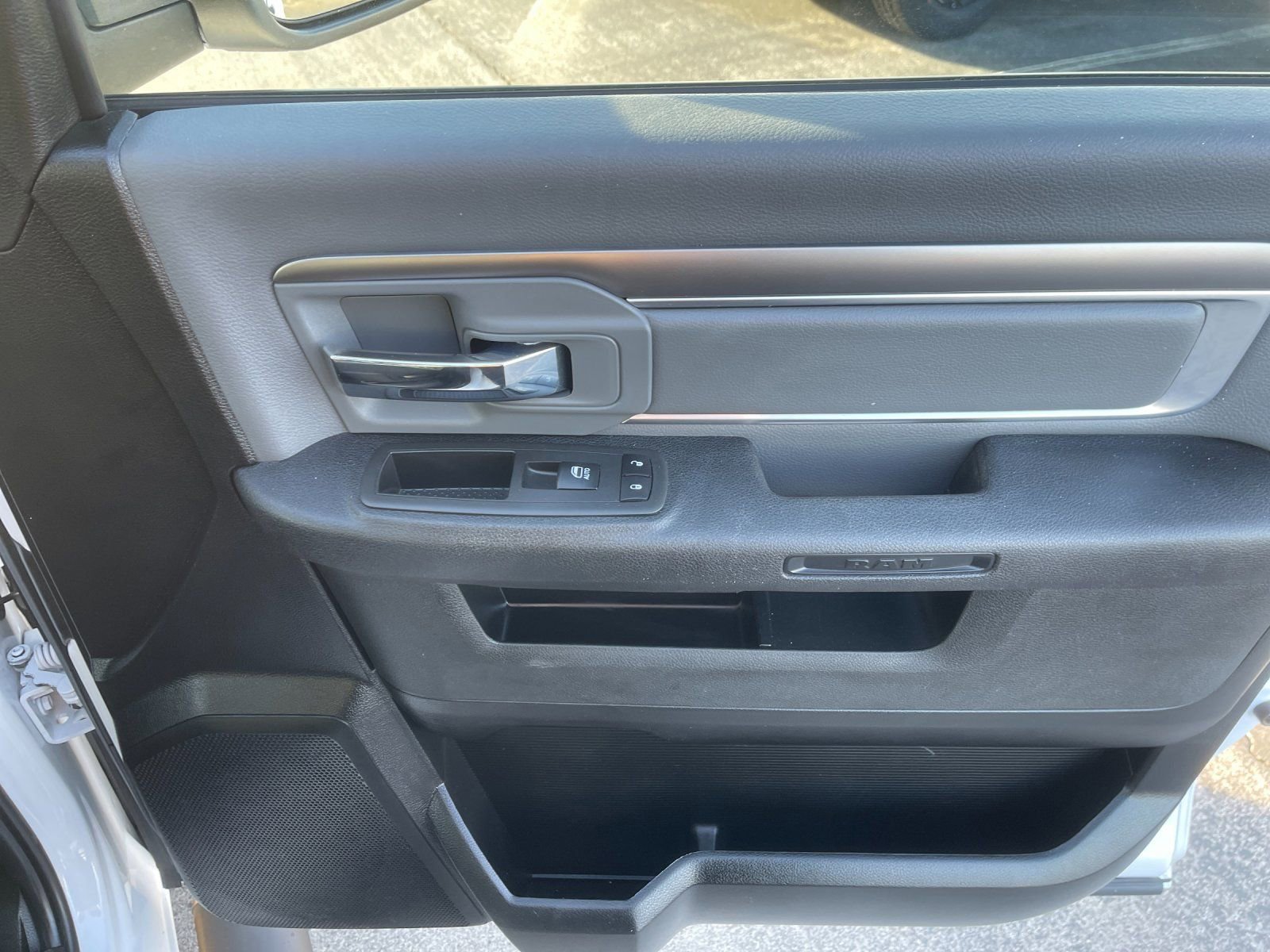 Used 2022 RAM 1500 Classic SLT w/ Electronics Convenience Group image 18