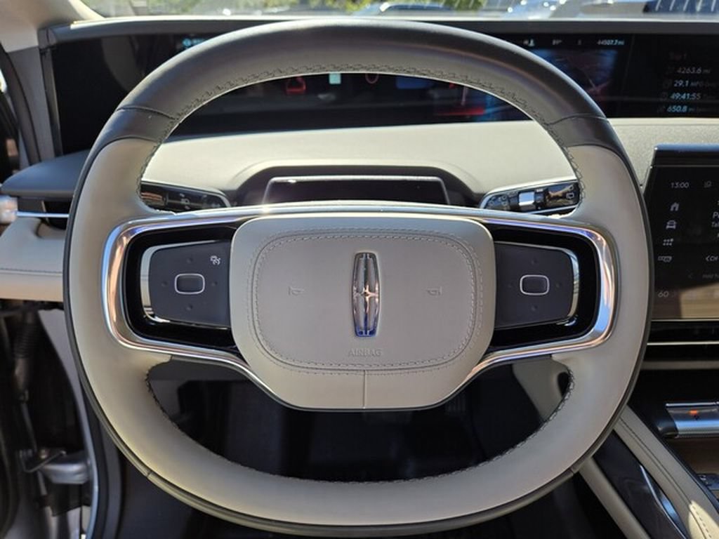 Used 2025 Lincoln Nautilus Reserve AWD/4WD image 31