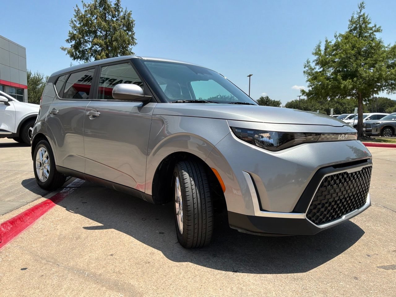 Used 2025 Kia Soul LX w/ LX Technology Package FWD image 4