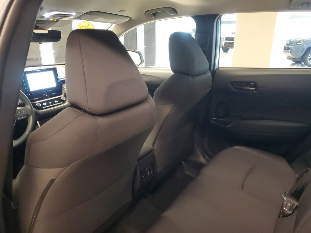 Used 2025 Toyota Corolla Cross LE image 11