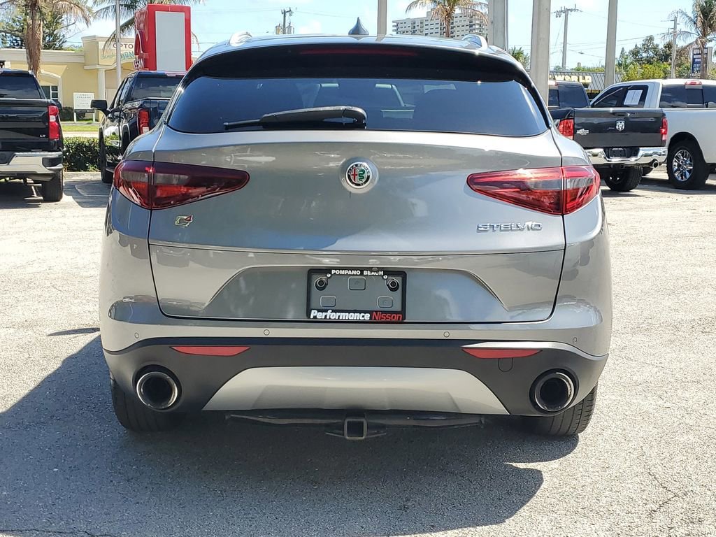 Used 2018 Alfa Romeo Stelvio AWD image 7