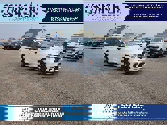 New 2026 Chrysler Pacifica Select