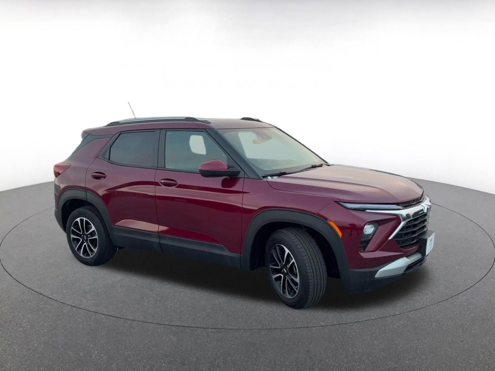 Used 2025 Chevrolet TrailBlazer LT image 2