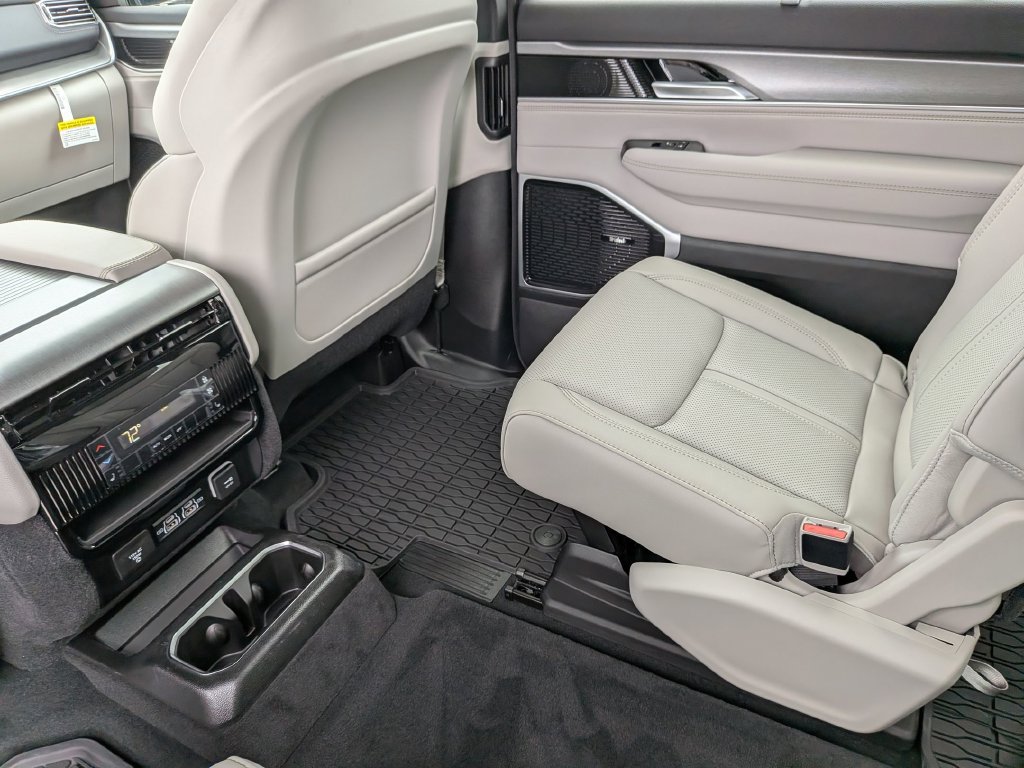 New 2026 Jeep Grand Wagoneer Limited AWD/4WD image 37