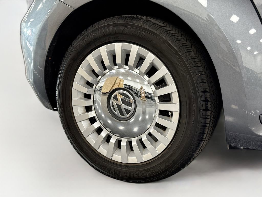 Used 2013 Volkswagen Beetle 2.5 image 35