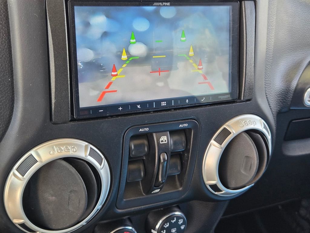 Used 2018 Jeep Wrangler Unlimited Sahara image 21