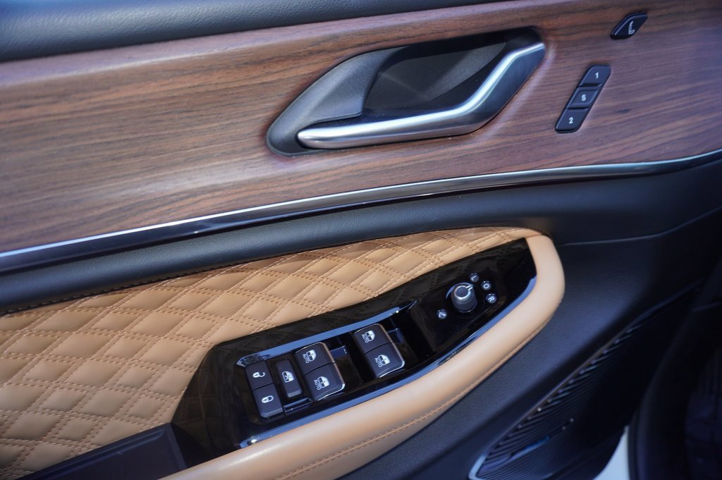 Used 2022 Jeep Grand Cherokee Summit w/ Adv Protech Group IV image 16