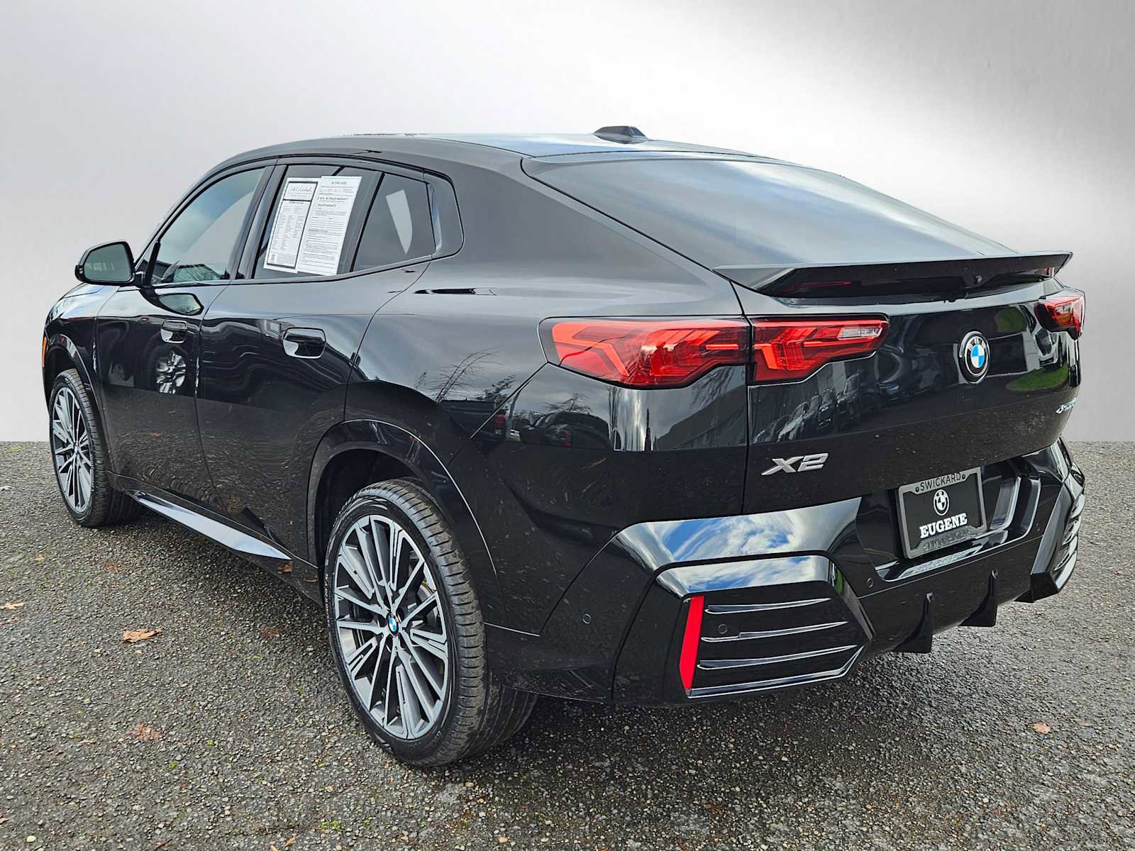 Used 2025 BMW X2 xDrive28i w/ Premium Package image 5