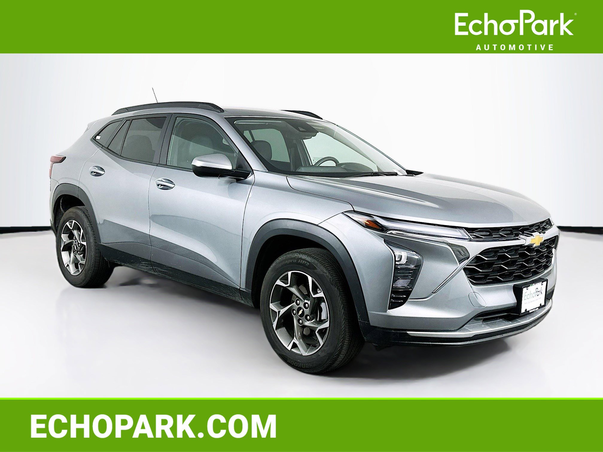 Used 2025 Chevrolet Trax LT image 1