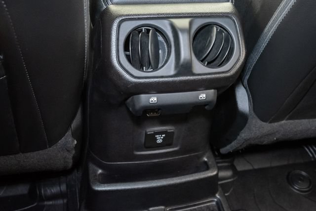 Used 2018 Jeep Wrangler Unlimited Sahara AWD/4WD image 31
