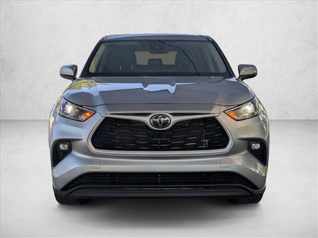 Used 2024 Toyota Highlander LE video 2