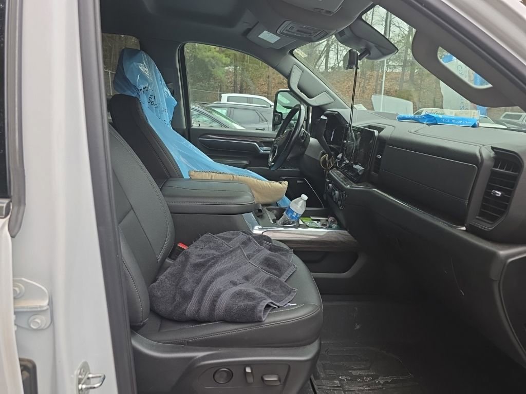 Used 2024 Chevrolet Silverado 2500 LTZ w/ LTZ Premium Package image 11