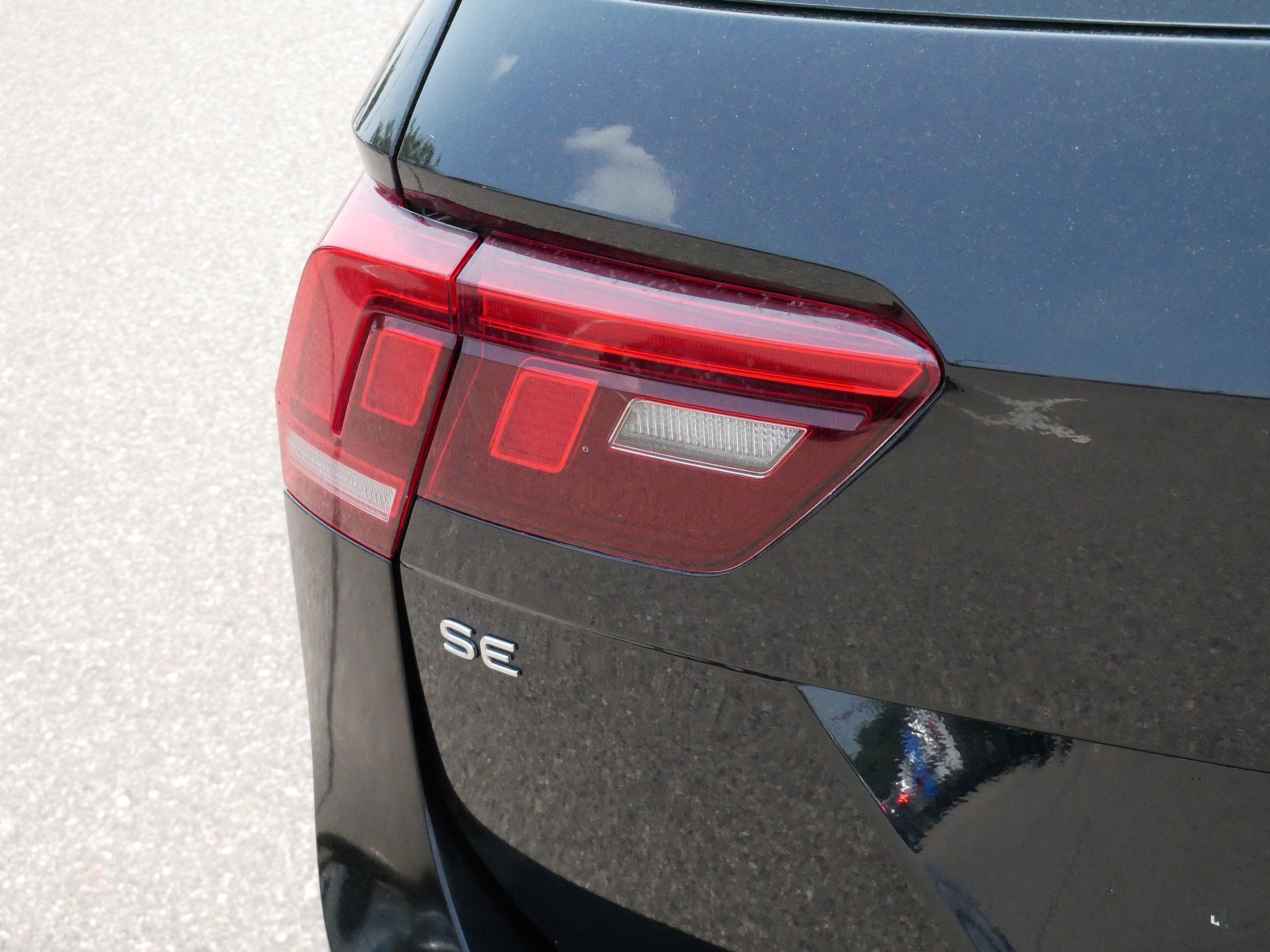 Certified 2023 Volkswagen Tiguan SE R-Line AWD/4WD image 17