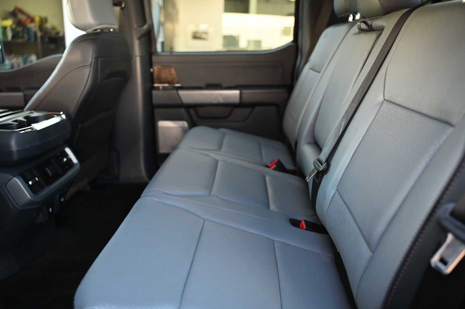 Used 2022 Ford F150 Lightning Lariat image 13