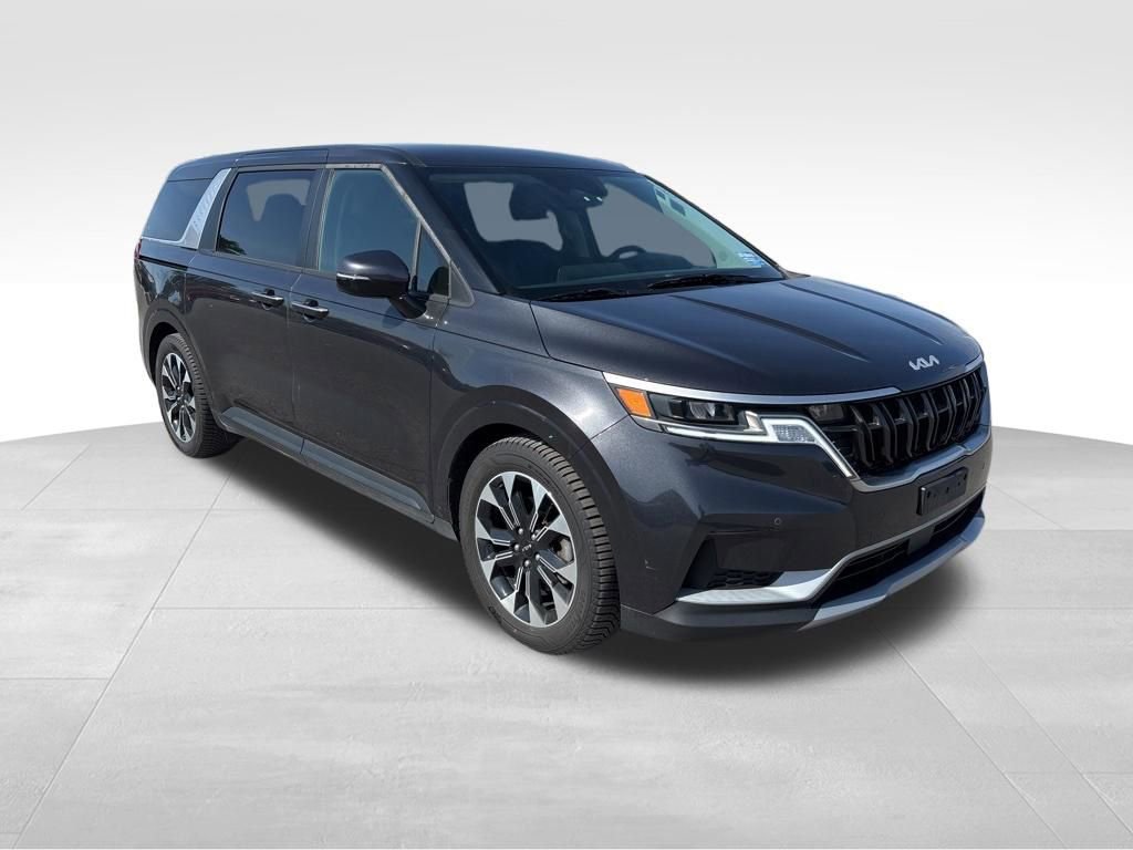 Certified 2024 Kia Carnival EX image 4