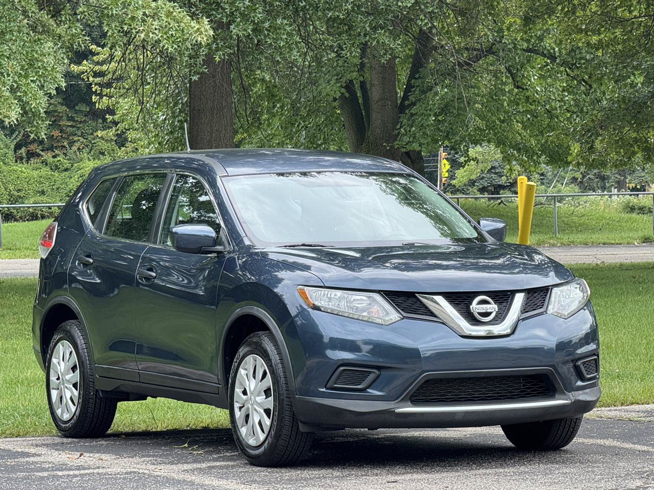Used 2016 Nissan Rogue S AWD/4WD image 3
