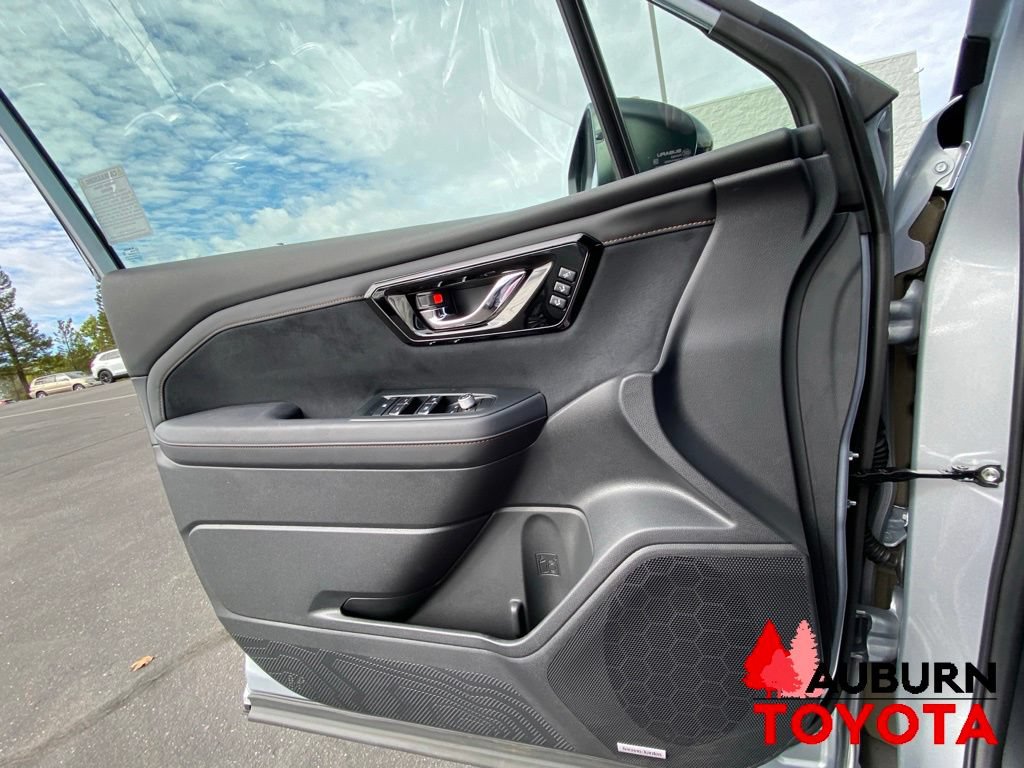 Used 2025 Subaru Forester Touring AWD/4WD image 39