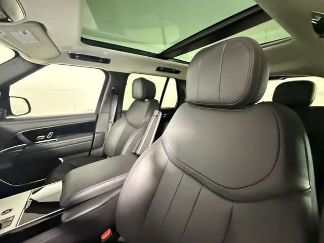 Used 2025 Land Rover Range Rover SE AWD/4WD image 5