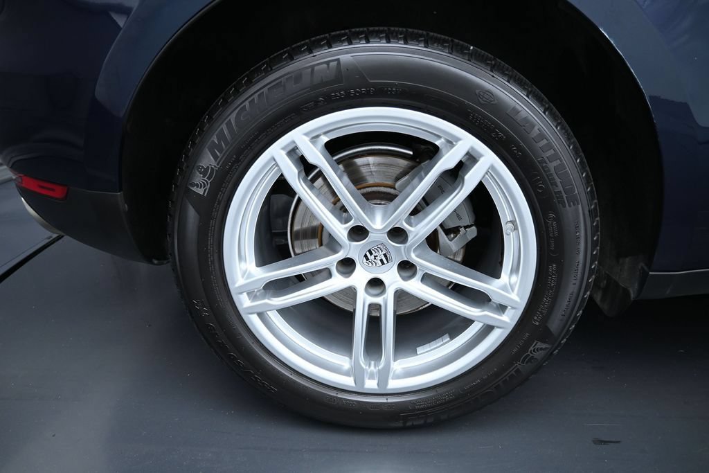 Certified 2020 Porsche Macan S AWD/4WD image 32