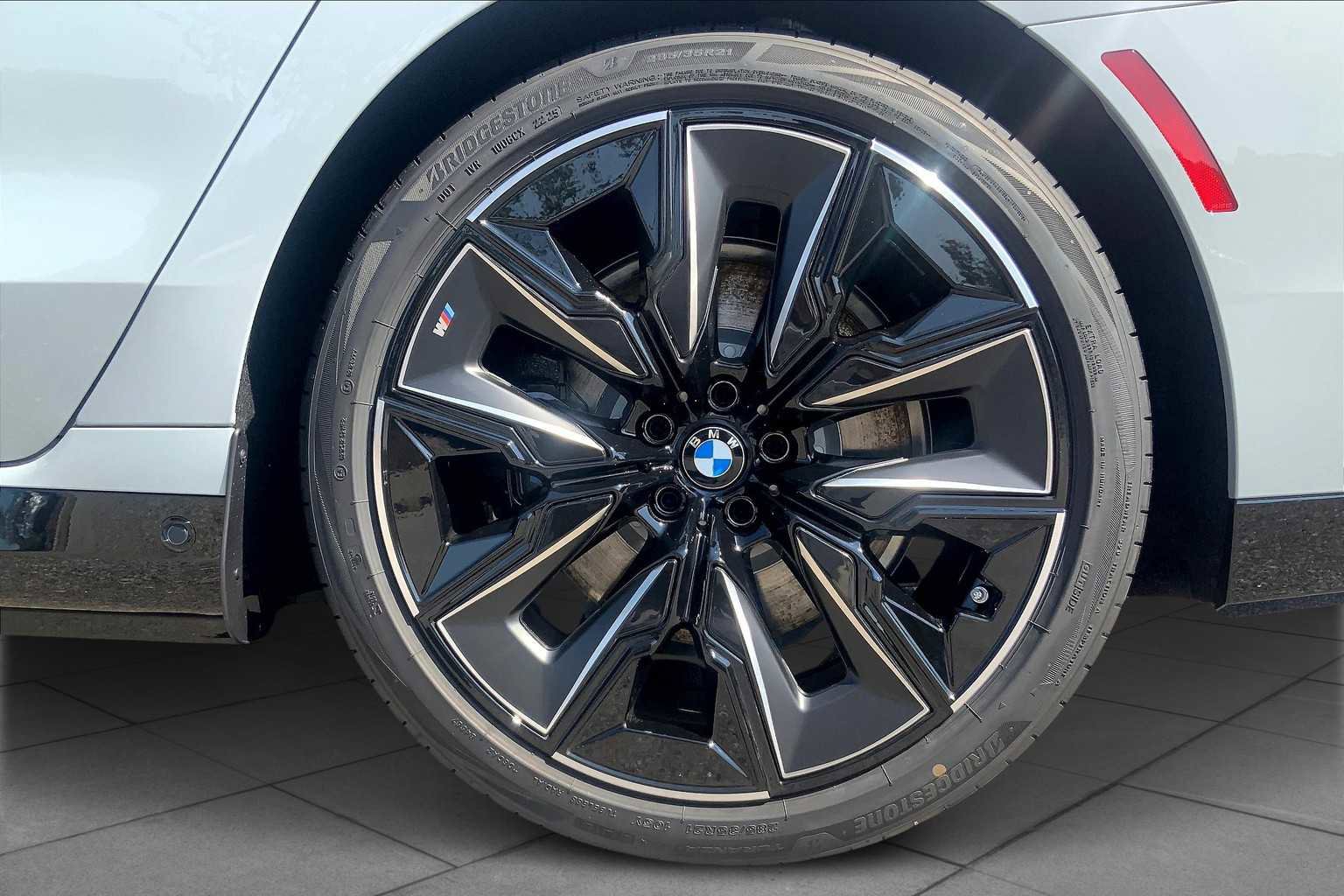 New 2026 BMW 750e xDrive w/ Executive Package image 11