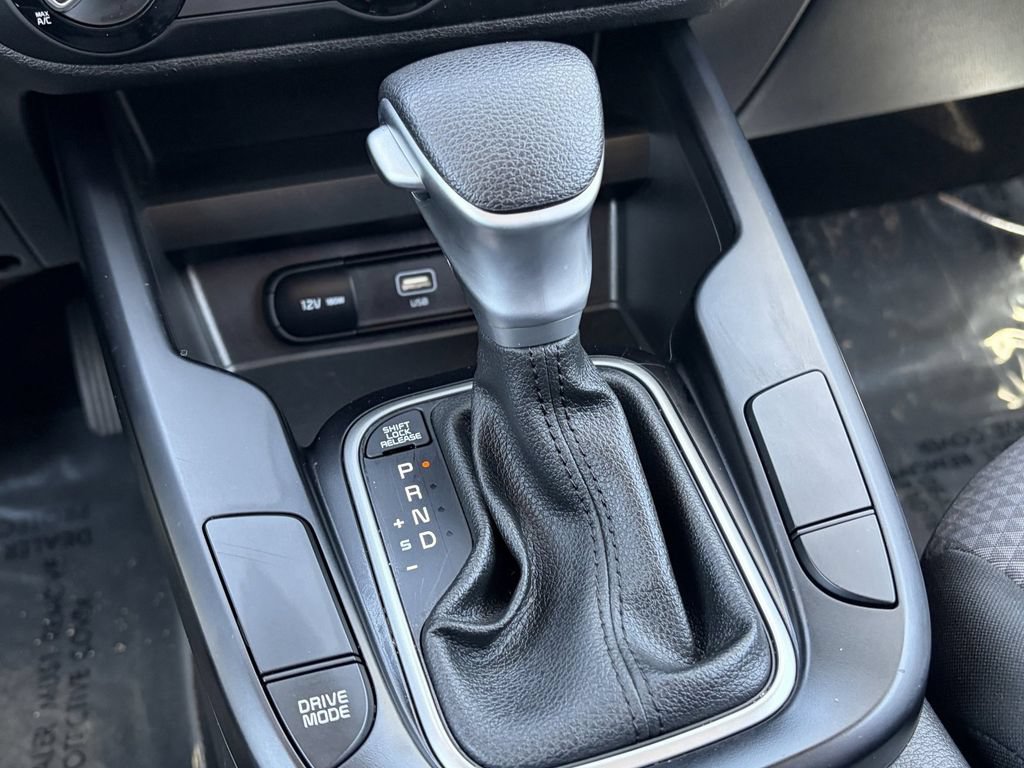 Used 2025 Kia Soul LX FWD image 31