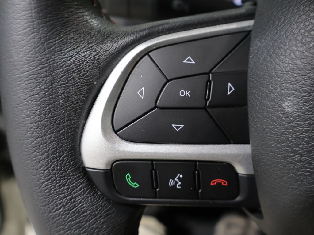 Used 2023 Jeep Renegade Trailhawk w/ Trailhawk Elite Group AWD/4WD image 31