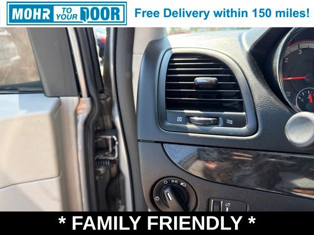 Used 2018 Dodge Grand Caravan SE w/ UConnect Hands-Free Group FWD image 16