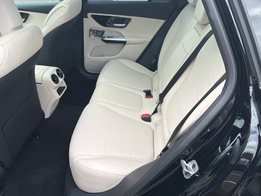 Used 2026 Mercedes-Benz GLC 300 4MATIC image 21