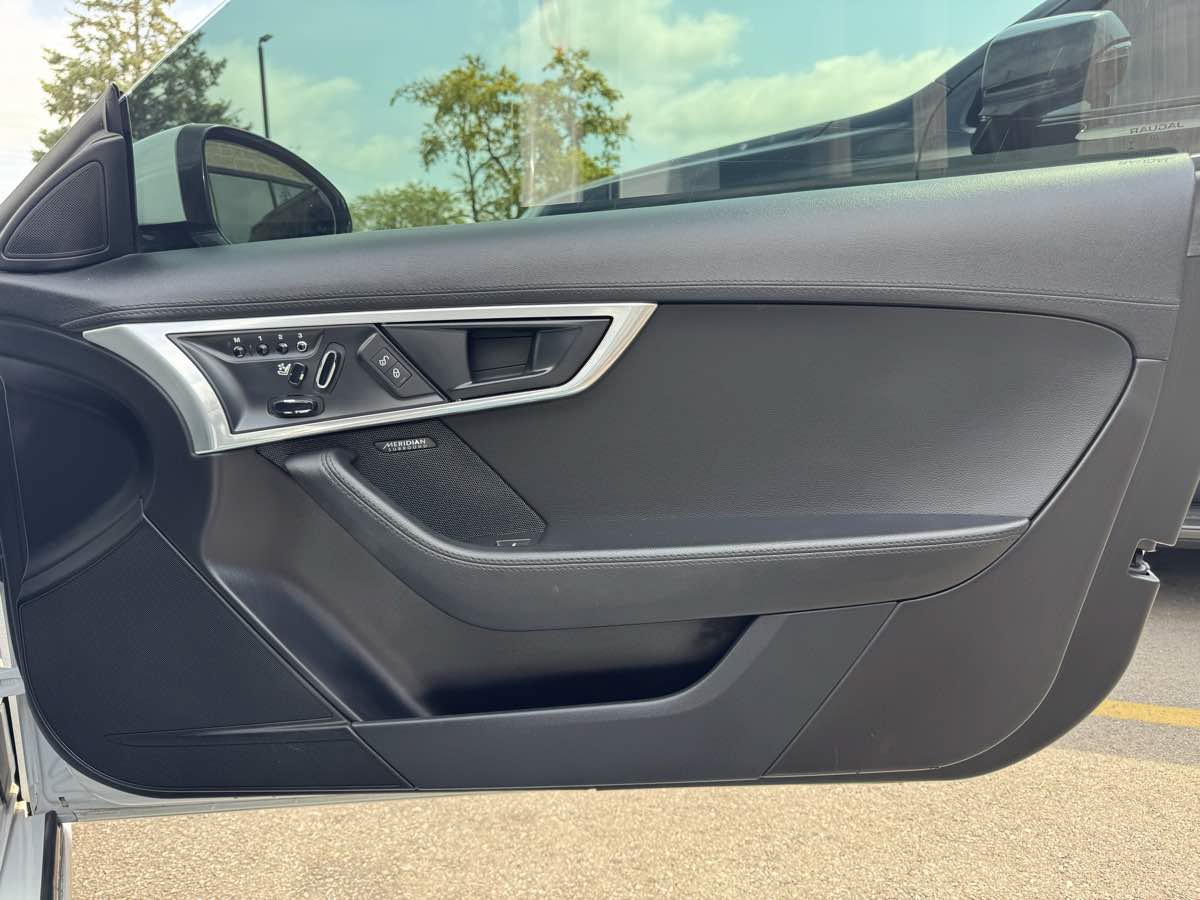 Used 2018 Jaguar F-TYPE Coupe RWD image 28
