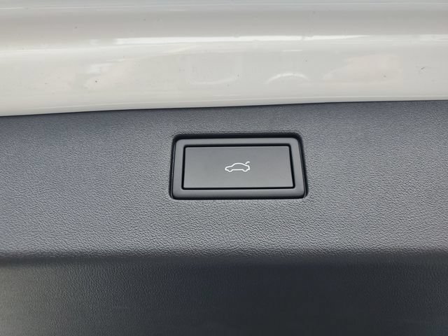 New 2026 Volkswagen Tiguan SE R-Line AWD/4WD image 8