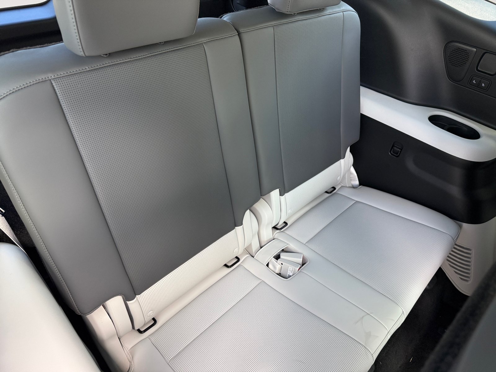 New 2026 Hyundai Ioniq 9 Limited AWD/4WD image 18