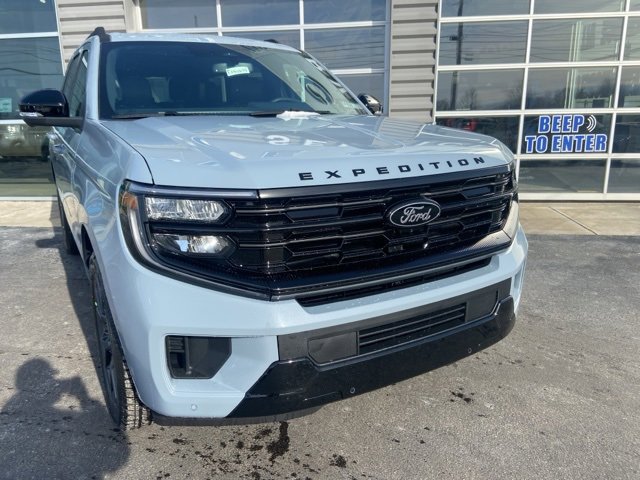 New 2025 Ford Expedition Platinum w/ Stealth Performance Package image 5